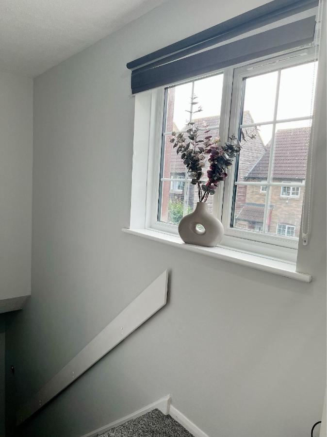 Stunning Apartment In Beckton With Private Entrance Лондон Екстер'єр фото