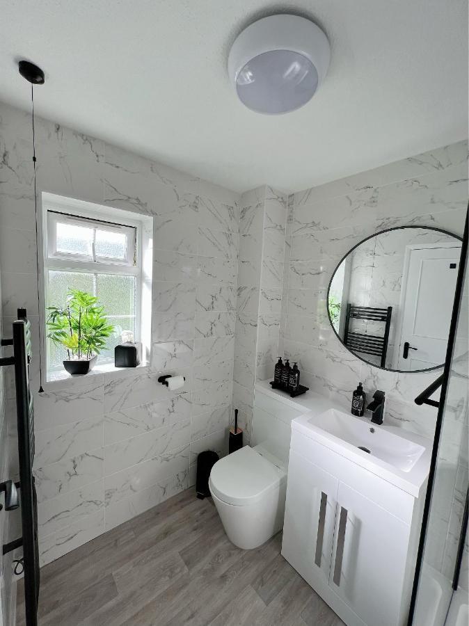 Stunning Apartment In Beckton With Private Entrance Лондон Екстер'єр фото
