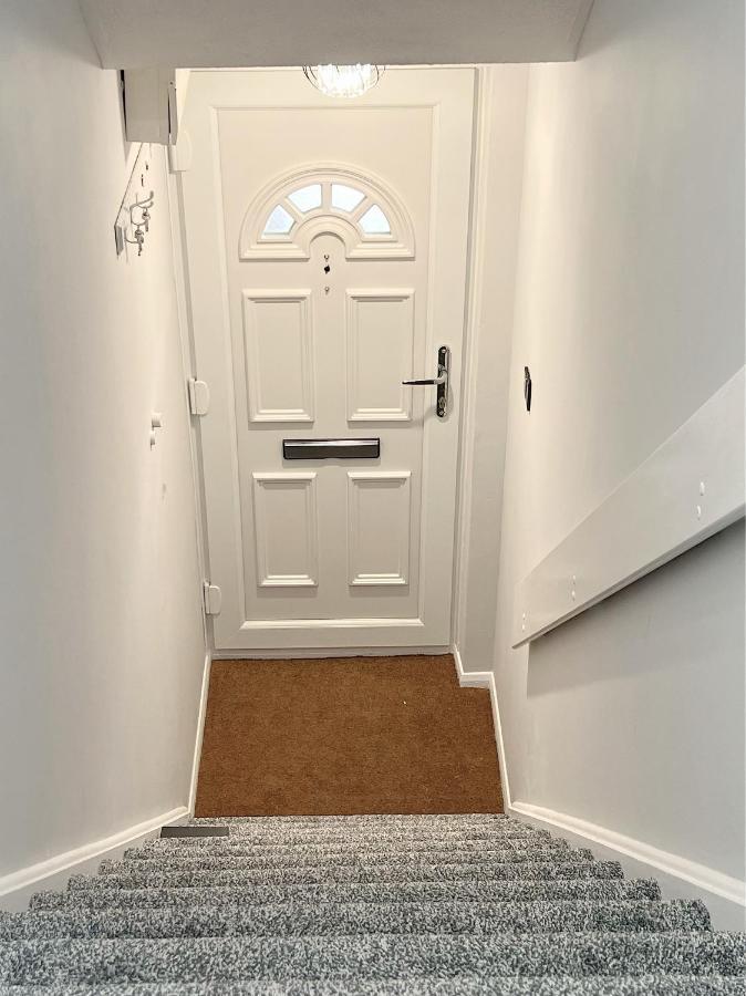Stunning Apartment In Beckton With Private Entrance Лондон Екстер'єр фото